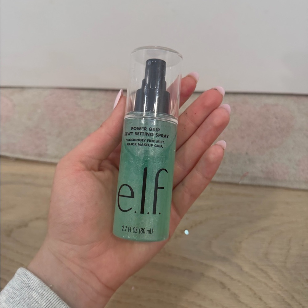 e.l.f. Power Grip Dewy Setting Spray – Mint Green